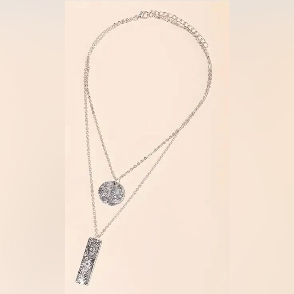 Bohemian floral engraved silver layered necklace medallion and bar adjustable - Picture 2 of 8
